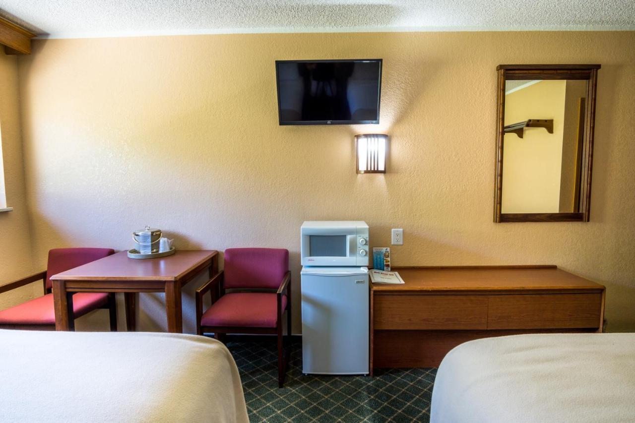 Red River - Rifle Hotel
