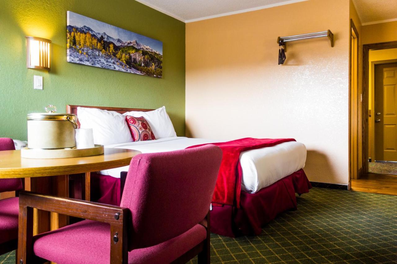 Hotel Red River - Rifle 2*